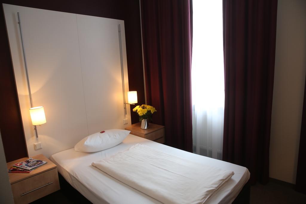 Hotel Columbus Frankfurt am Main Szoba fotó