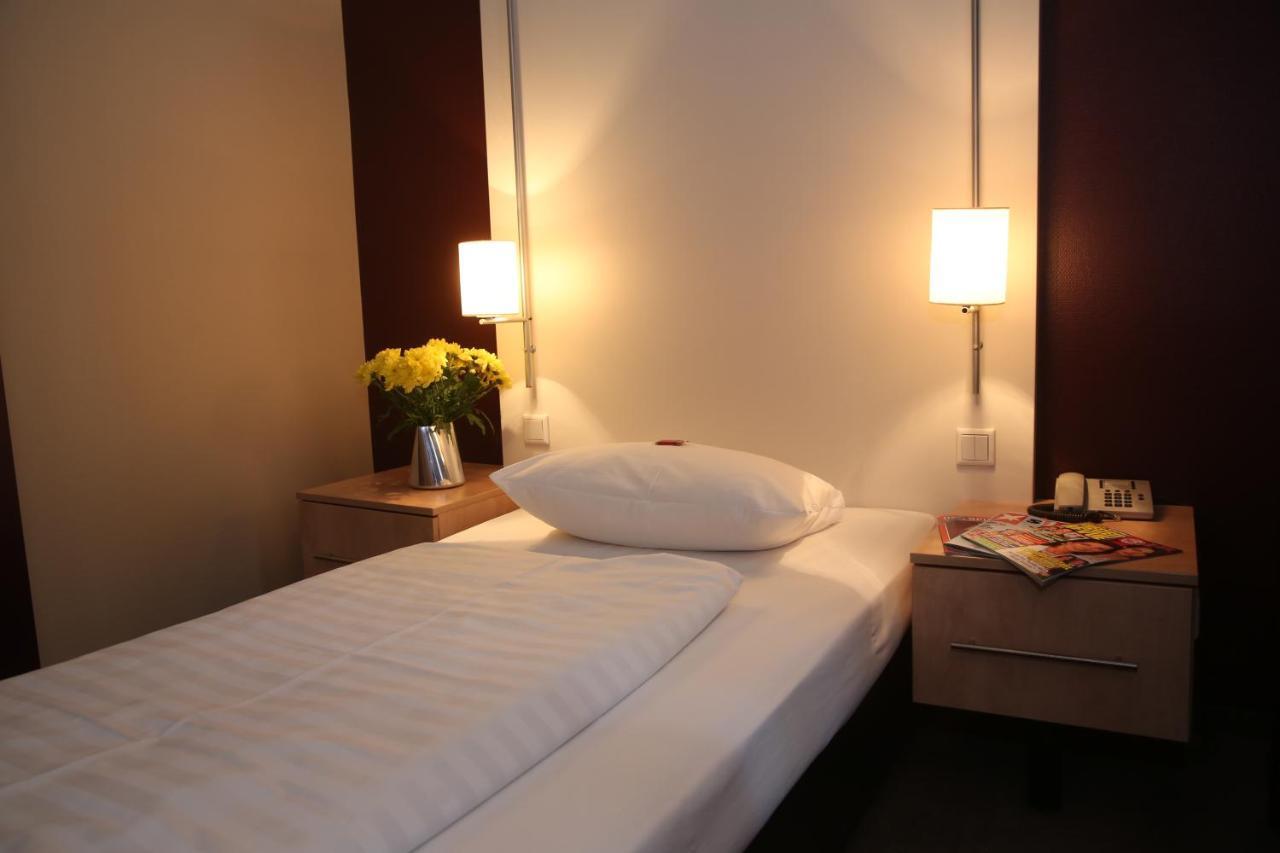 Hotel Columbus Frankfurt am Main Szoba fotó